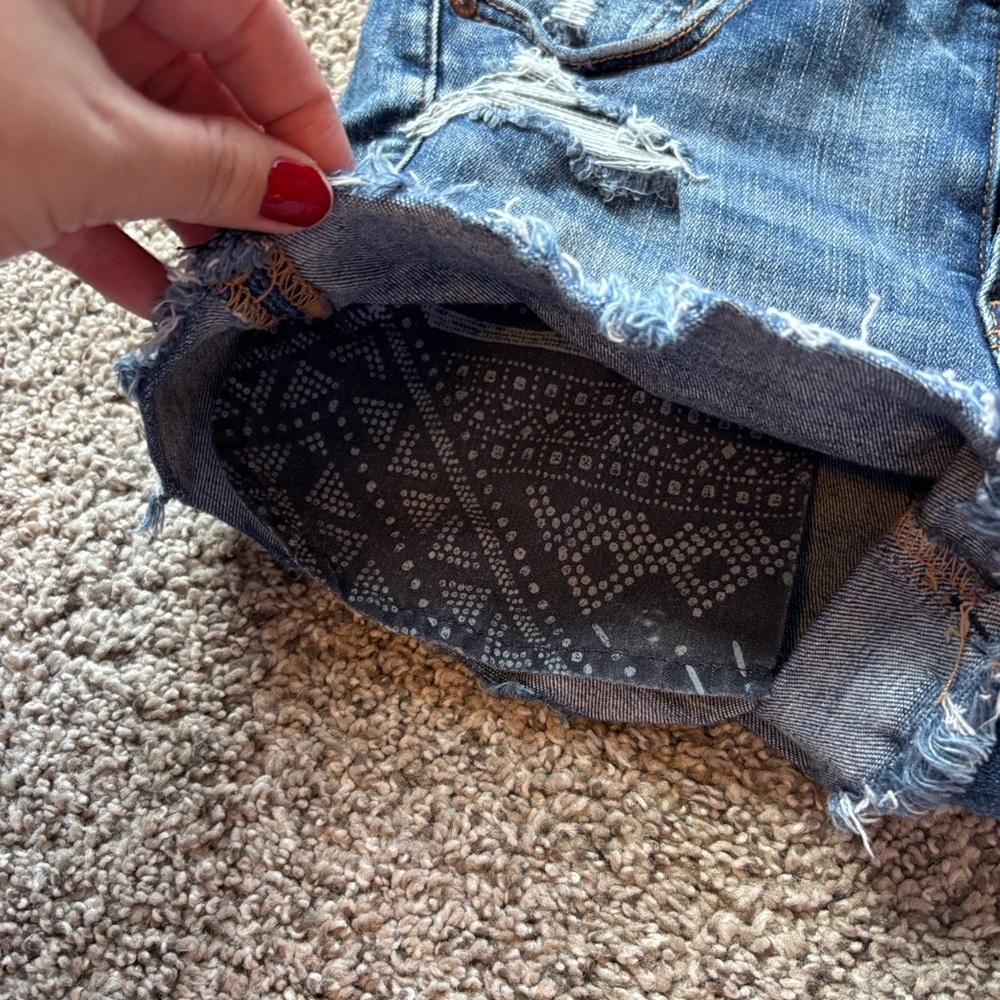 Bandana-Pocket Shorts - Picture 2 of 6